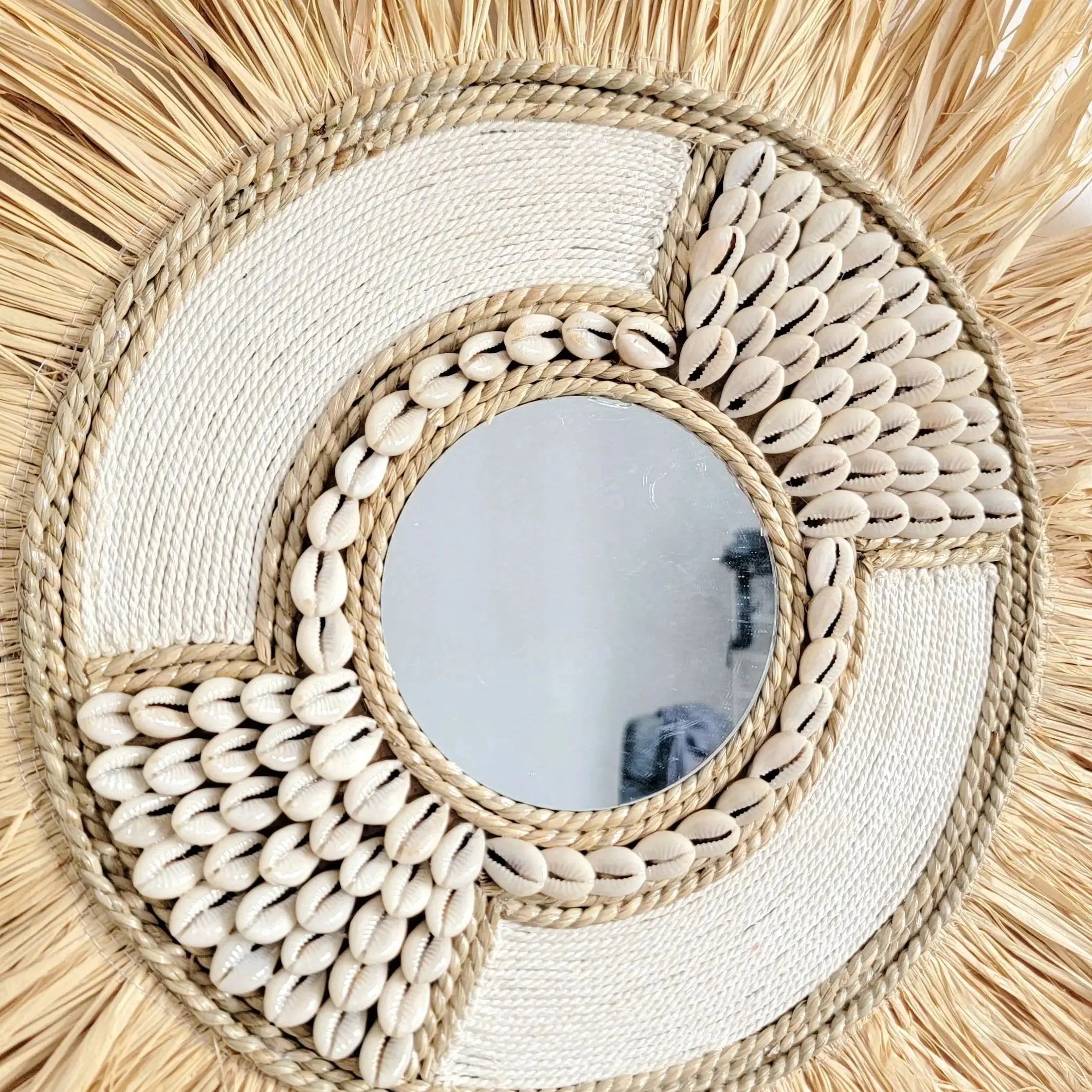 Miroir mural en raphia et coquillages 39 cm