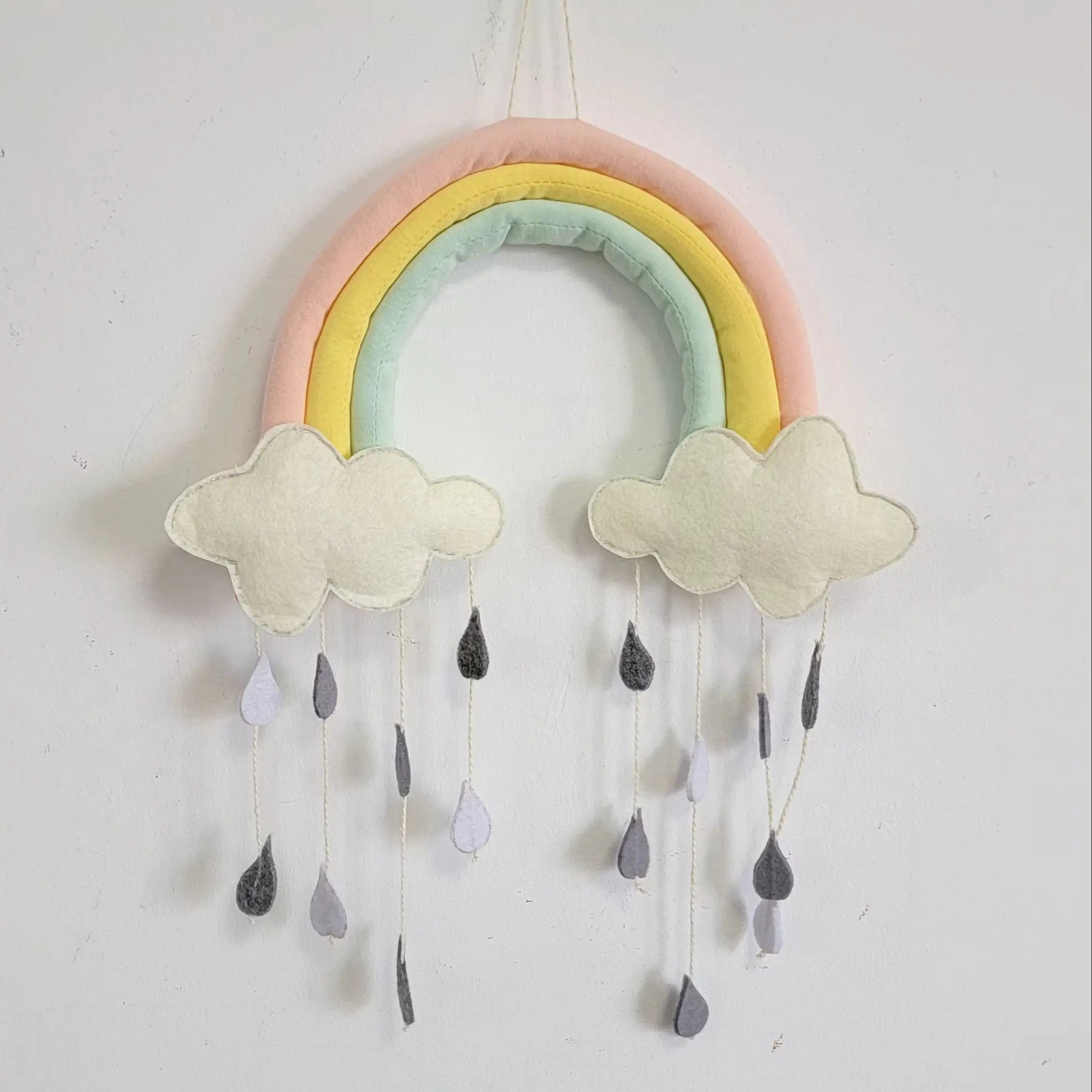 Décoration murale arc-en-ciel pastel enfant