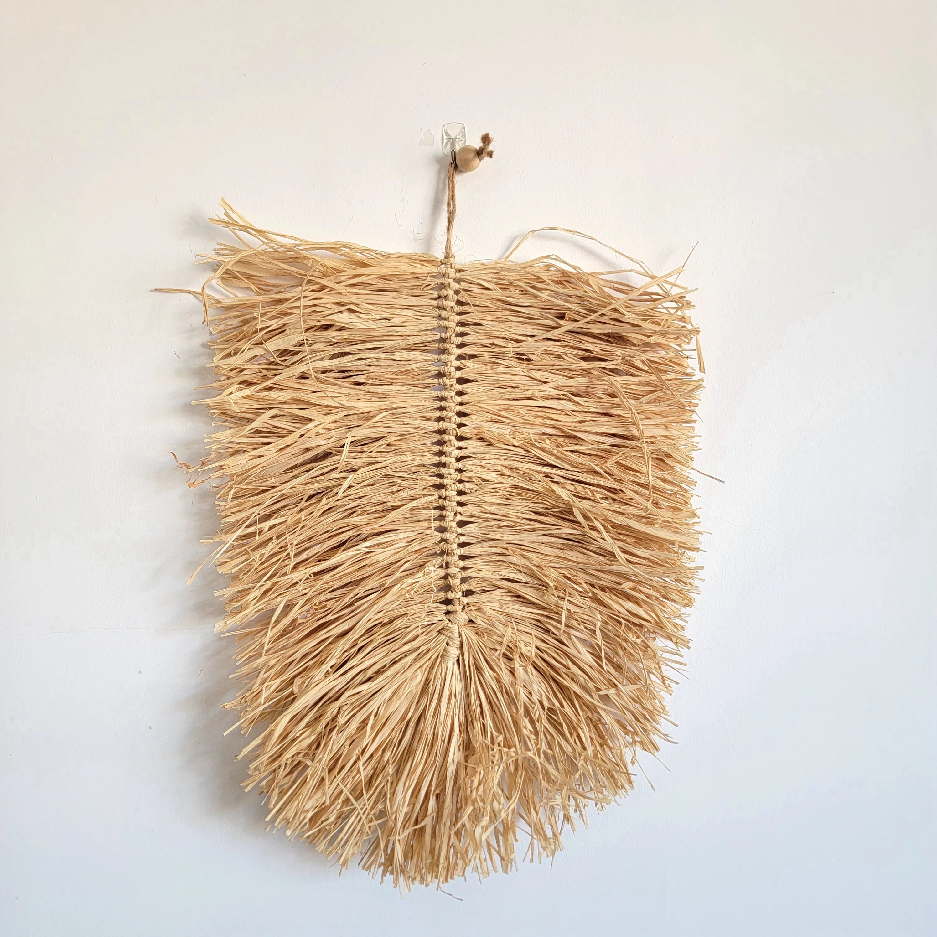 Décoration murale feuille en raphia naturelle – 42x53 cm