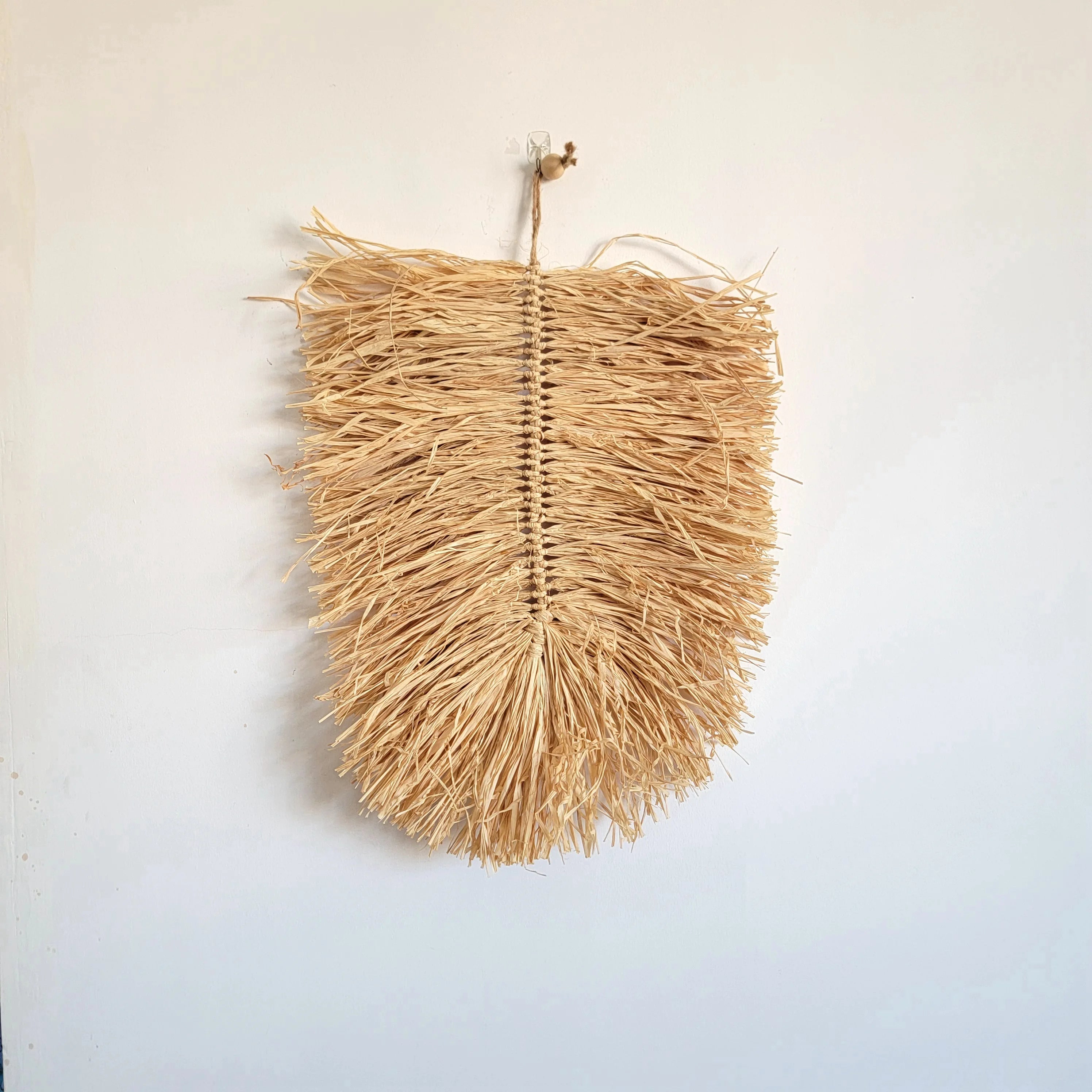 Décoration murale feuille en raphia naturelle – 42x53 cm
