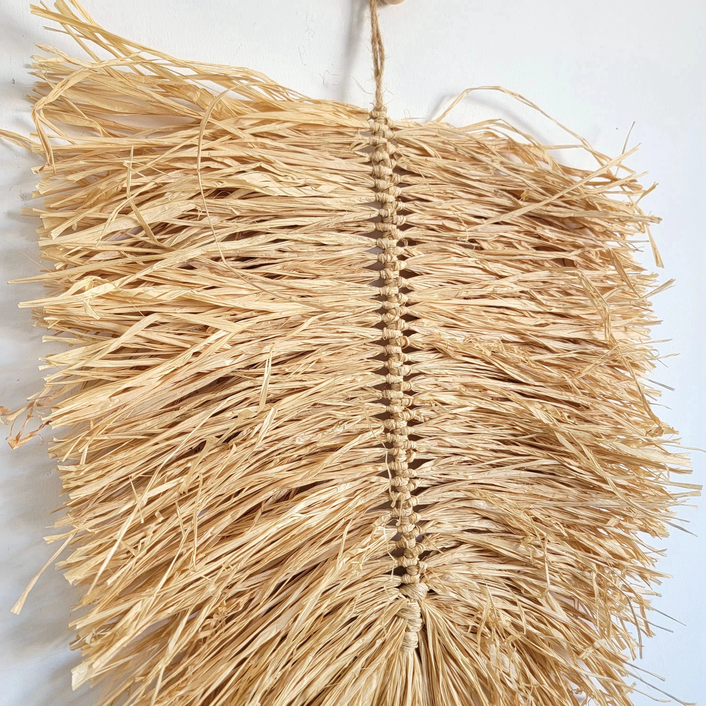 Décoration murale feuille en raphia naturelle – 42x53 cm