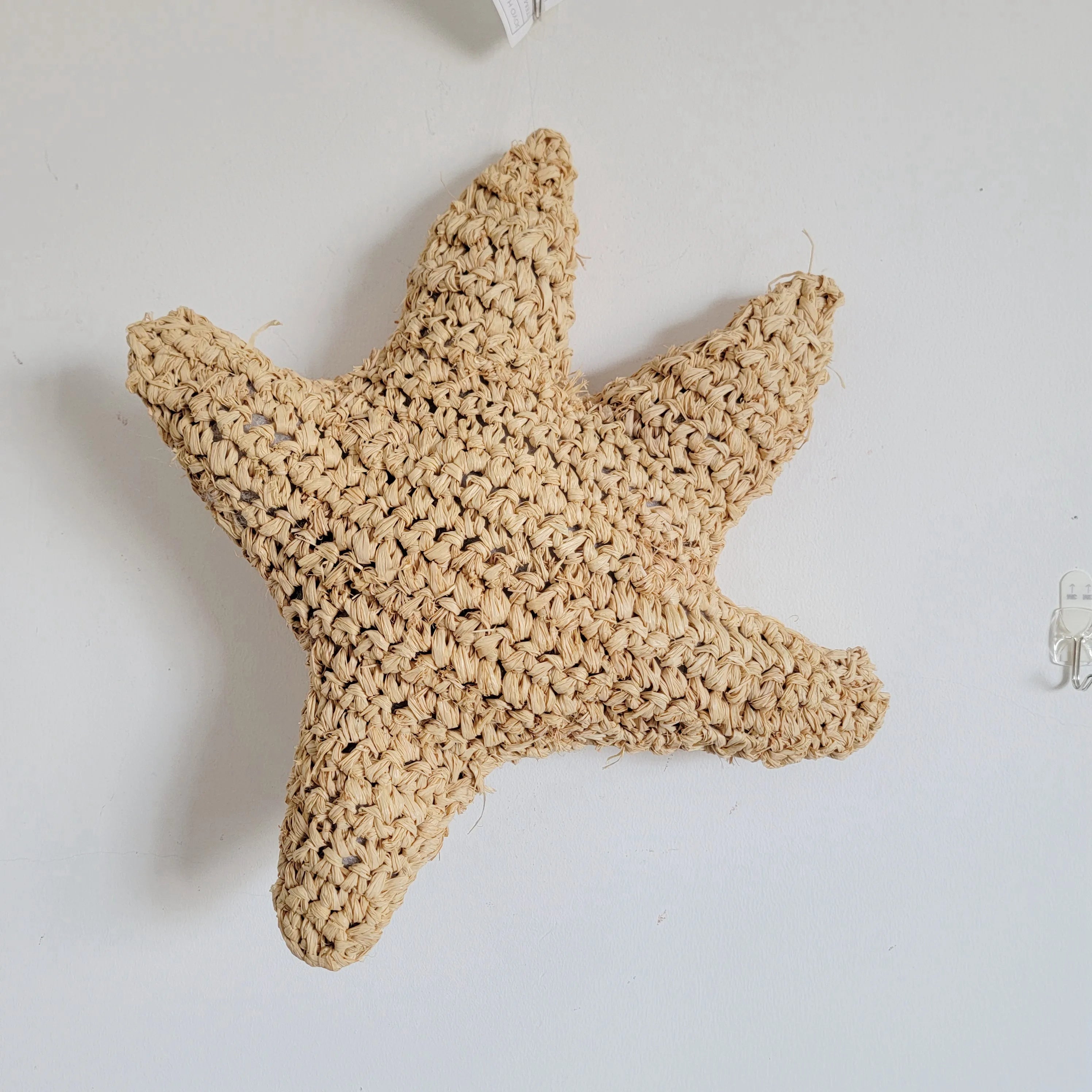 Coussin étoile de mer en raphia naturel bohème