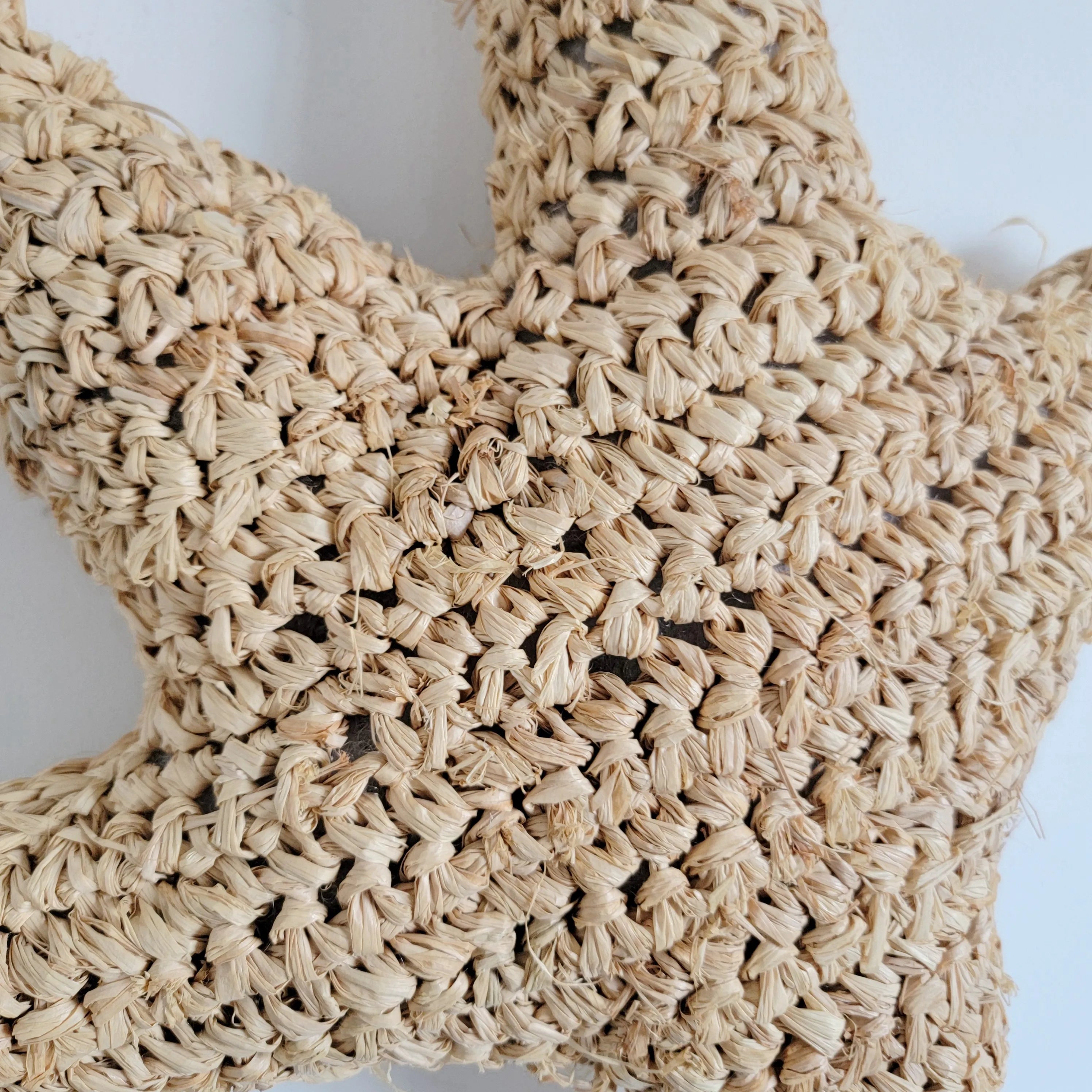 Coussin étoile de mer en raphia naturel bohème
