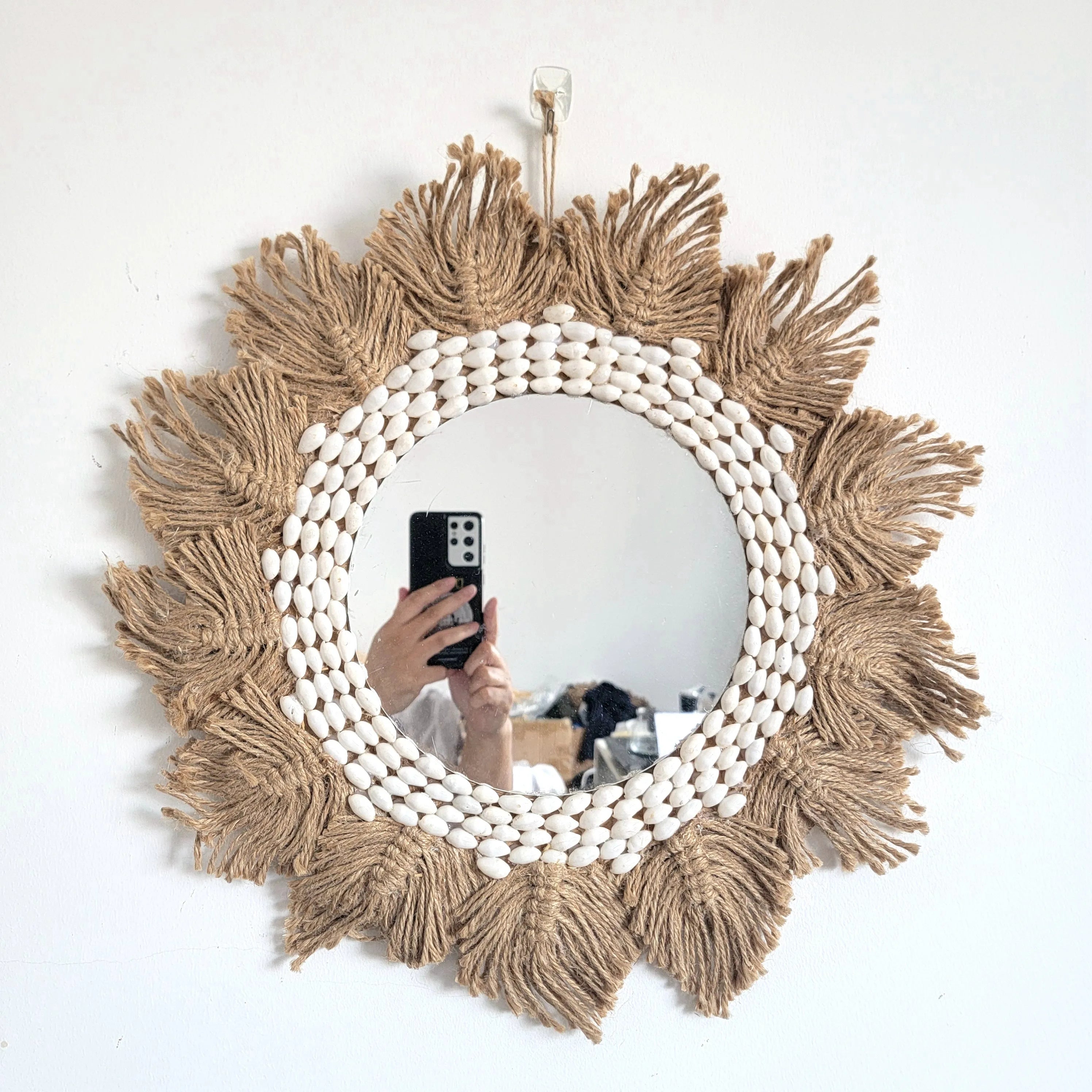 Miroir soleil bohème en corde macramé et coquillages