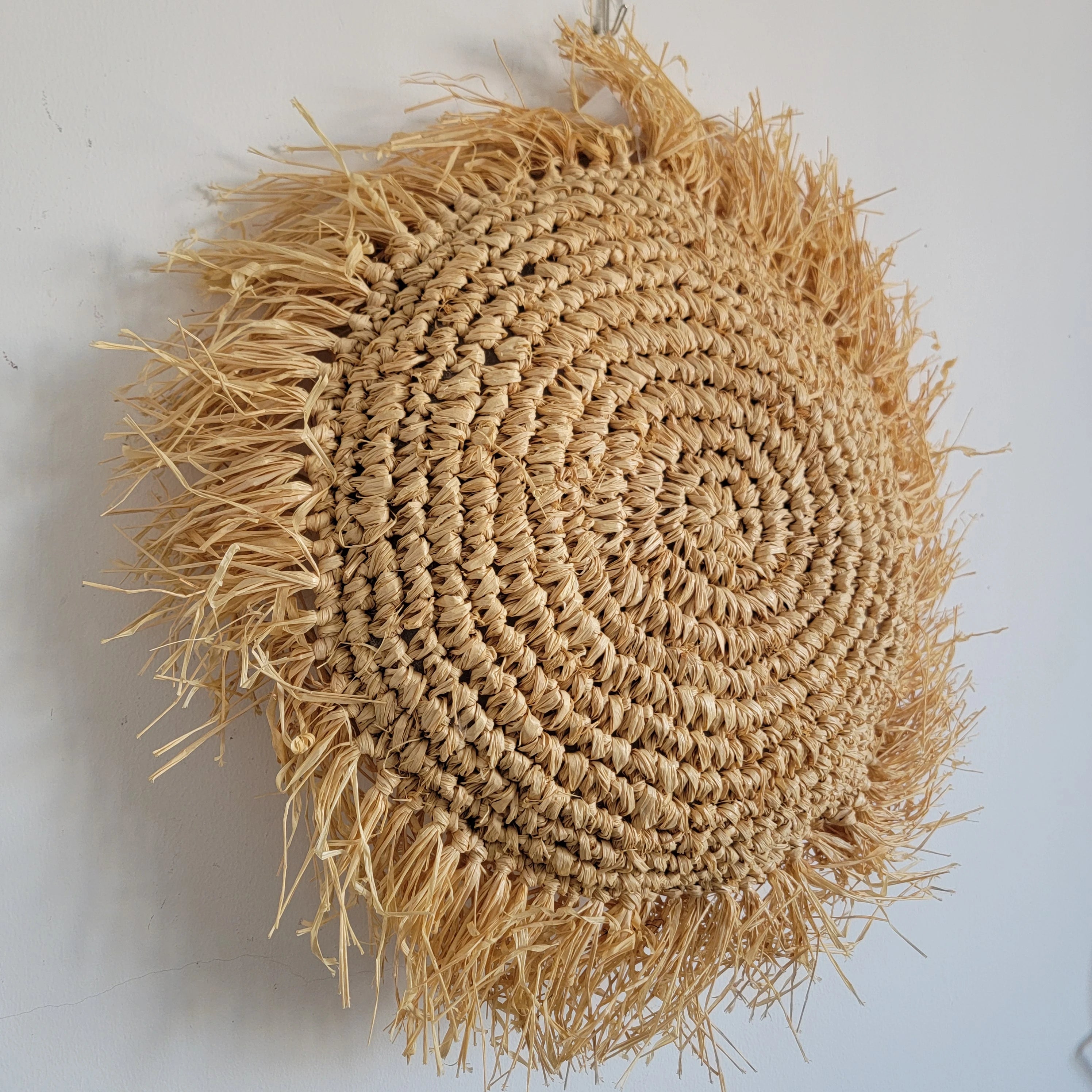 Coussin décoratif bohème rond en raphia