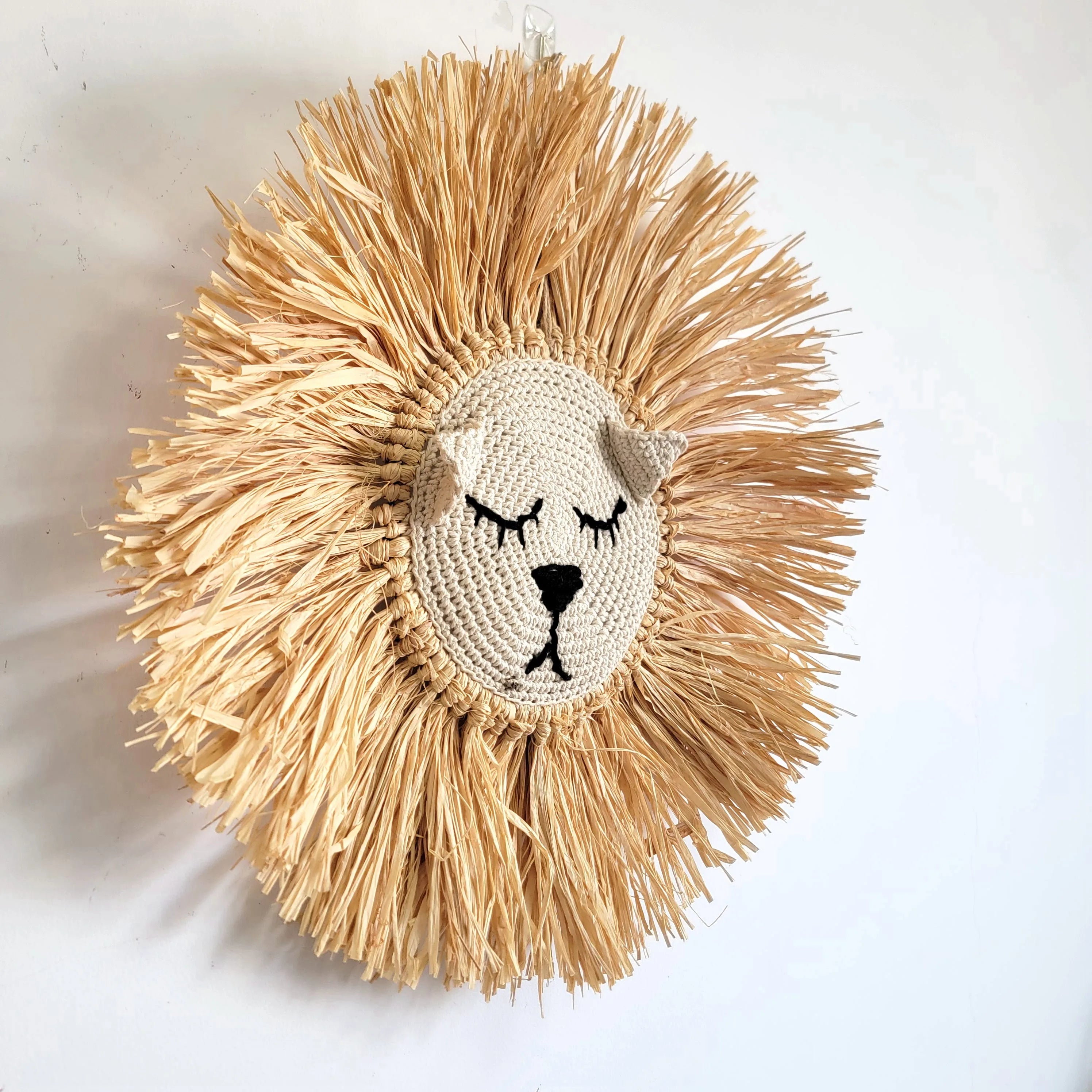 Décoration murale tête de lion raphia bohème