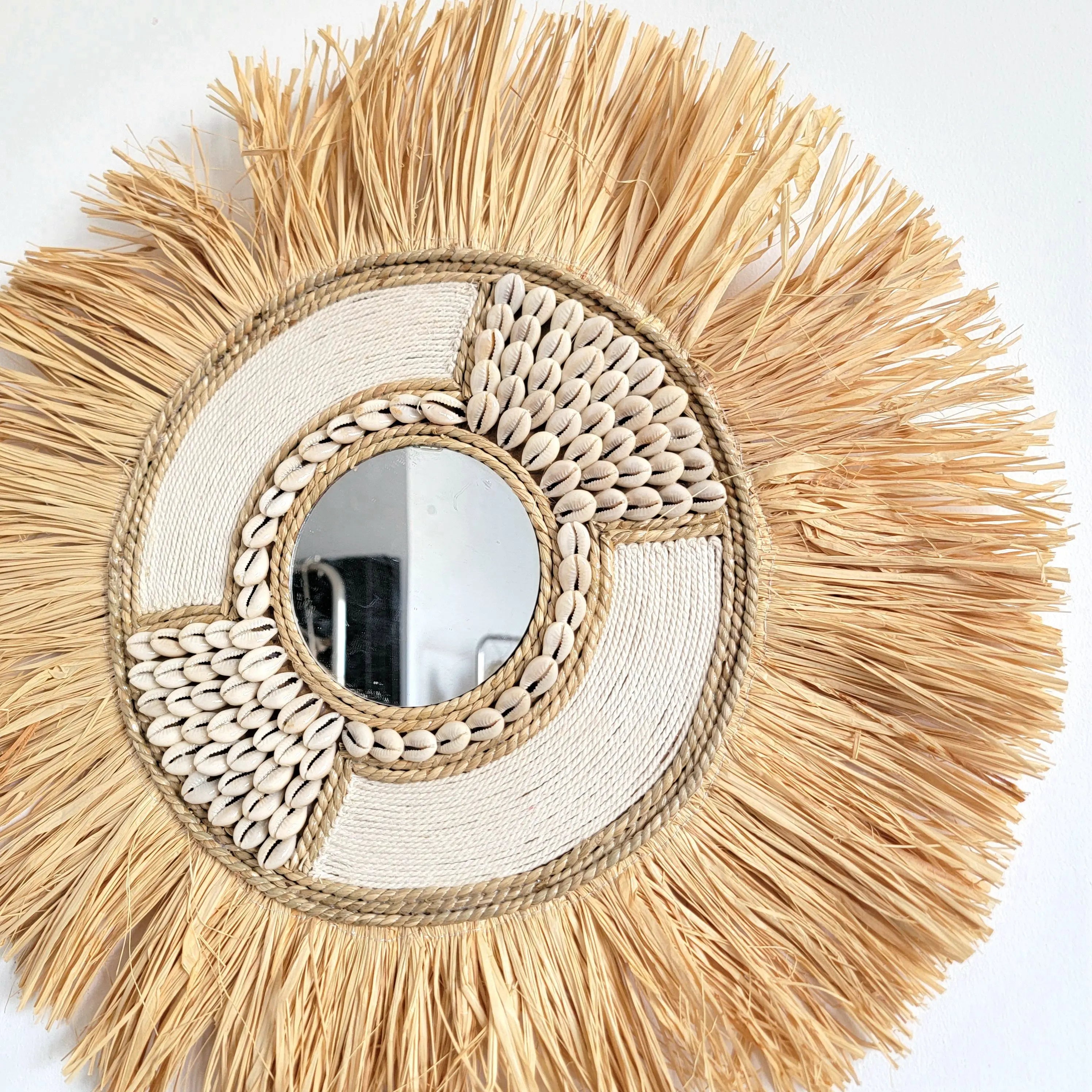 Miroir mural en raphia et coquillages 39 cm
