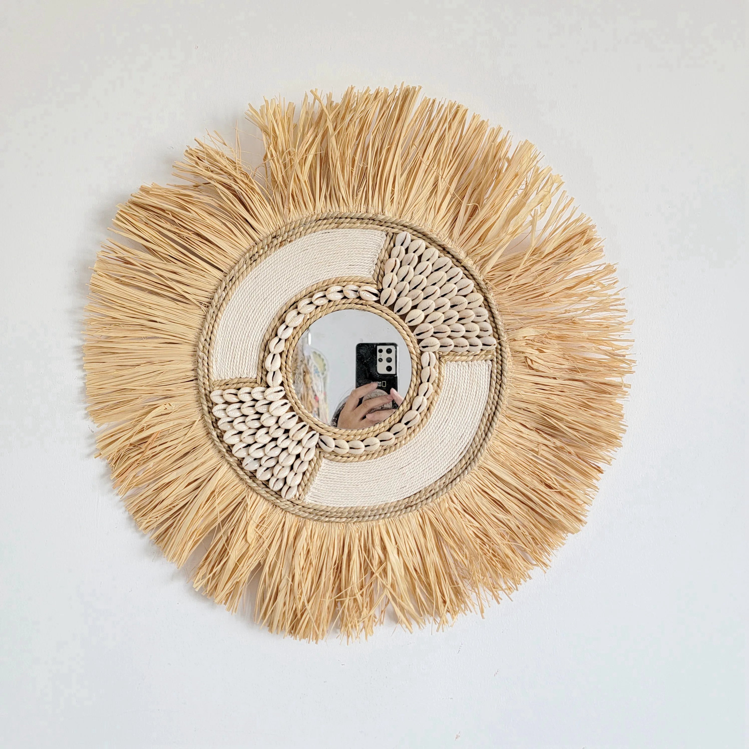 Miroir mural en raphia et coquillages 39 cm