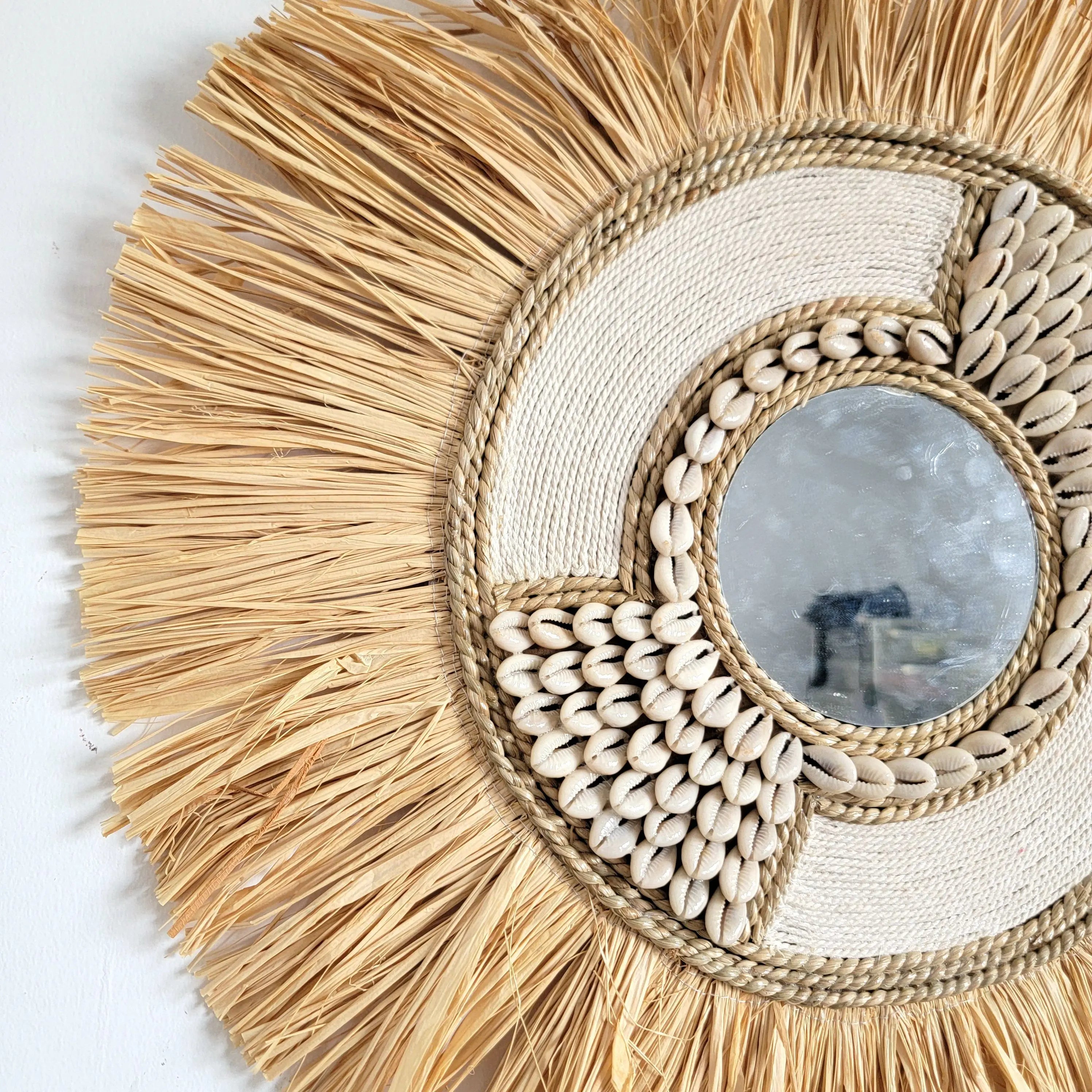 Miroir mural en raphia et coquillages 39 cm