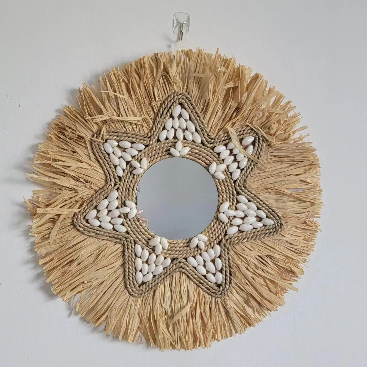 Miroir mural étoile en raphia et coquillages