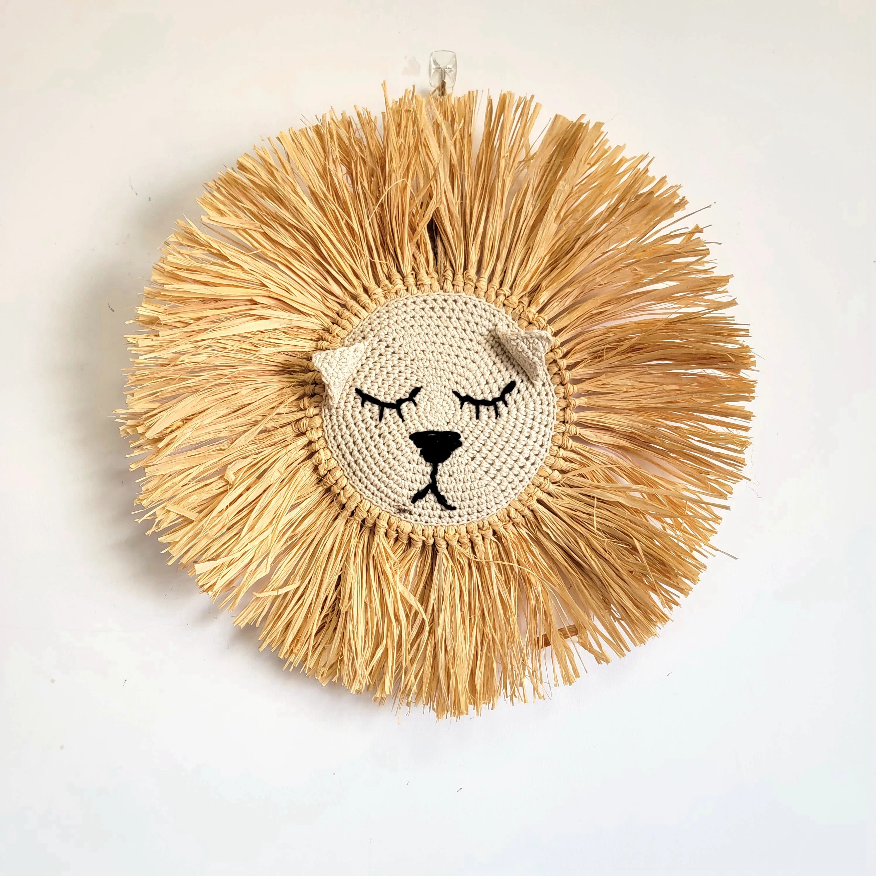 Décoration murale tête de lion raphia bohème
