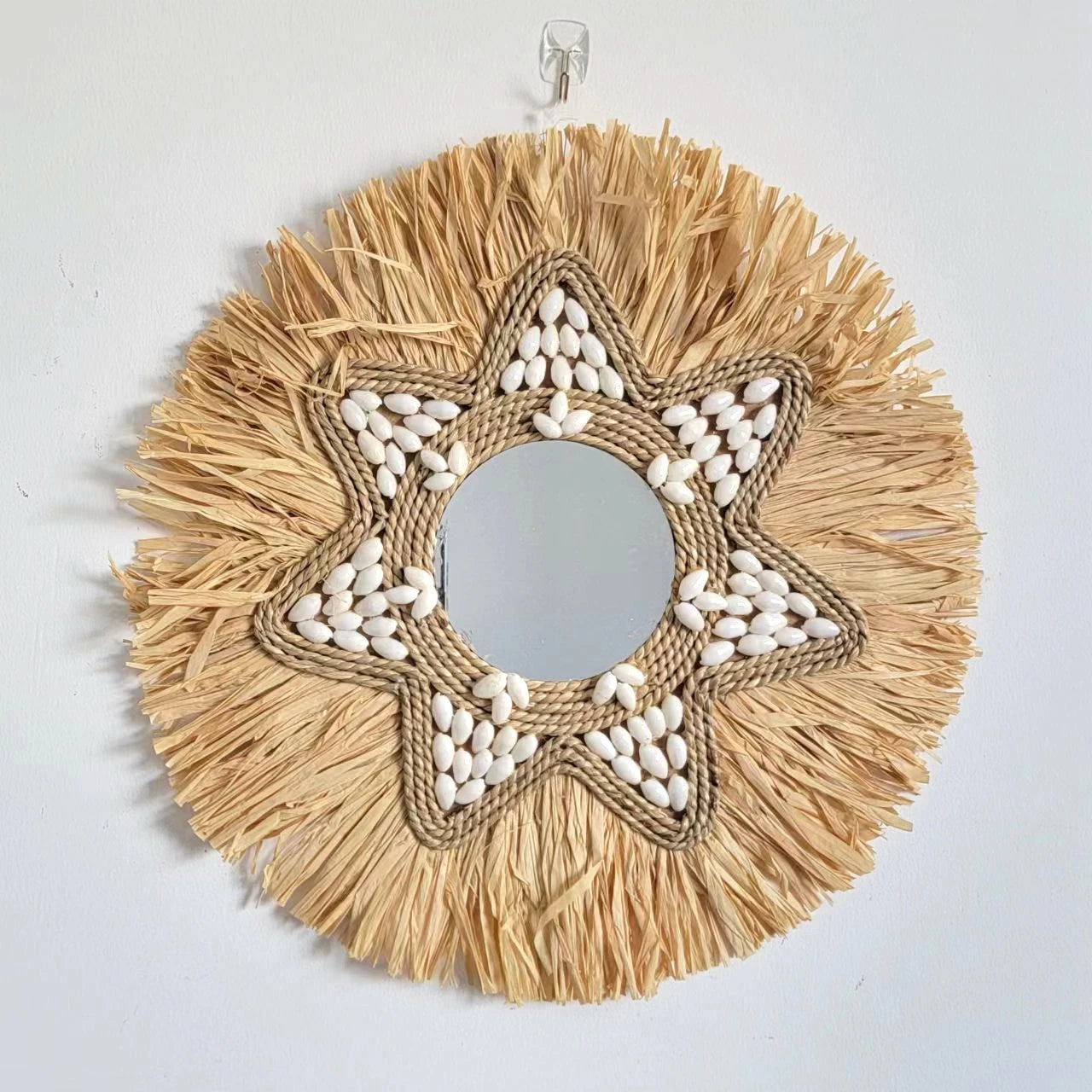 Miroir mural étoile en raphia et coquillages