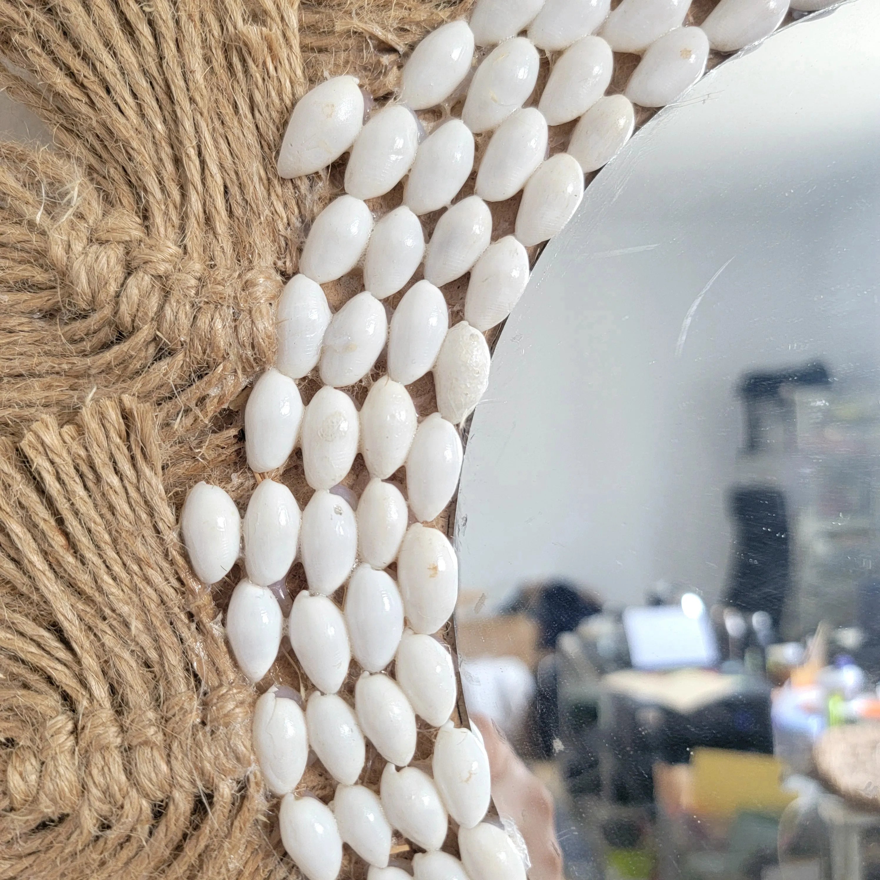 Miroir soleil bohème en corde macramé et coquillages